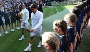 Novak Djokovic (l.) steht erstmals seit September 2013 wieder auf Platz eins der Weltrangliste