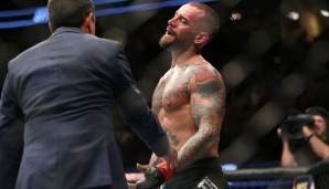 CM Punk verlor sein MMA-Debüt gegen Mickey Gall durch Aufgabe