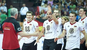 Die Volleyballer um Trainer Vital Heynen (l.) wollen bei der WM in Polen eine Medaille holen