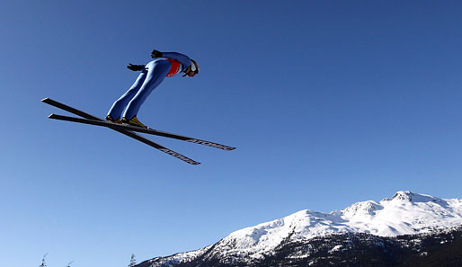 Bitterer Auftakt für die deutschen Skispringer. Bester Akteuer Michael Neumayer auf Rang 21