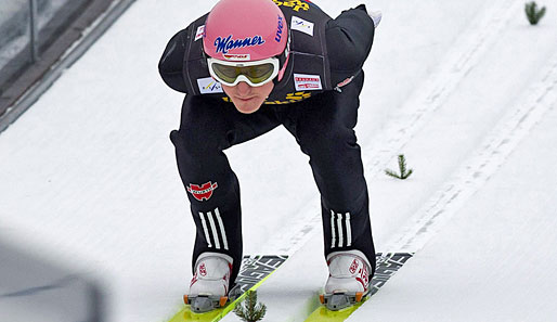 Severin Freund hat das Weltcupspringen in Sapporo überraschend gewonnen
