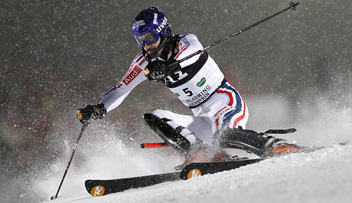 Der Franzose Jean-Baptiste Grange führt beim WM-Slalom in Garmisch-Partenkirchen
