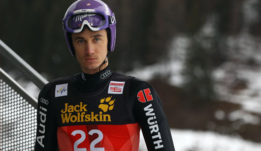Martin Schmitt hat sich mit einem 13. Rang für das Springen in Oberstdorf qualifiziert