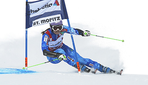 Tina Maze gewann ganz knapp vor der deutschen Viktoria Rebensburg in St. Moritz
