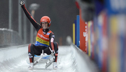 Natalie Geisenberger bejubelt den dritten Saisonsieg und den 13. Weltcuperfolg ihrer Karriere