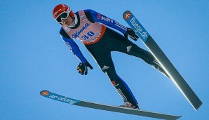 Andreas Wellinger fliegt in Klingenthal auf einen starken dritten Rang