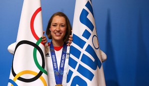 Olympiasiegerin Elizabeth Yarnold gewann auch den Saisonauftakt