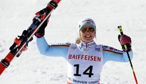 Viktoria Rebensburg strahlte im Zielraum nach dem Gewinn der Silbermedaille