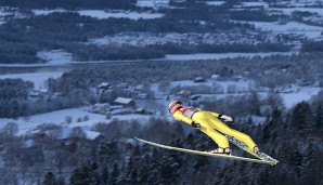 Wie der Internationale Ski-Verband FIS am Dienstag mitteilte, findet das Springen um 20 Uhr statt
