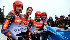 Die deutschen Athleten freuen sich über den EM-Titel in der Staffel