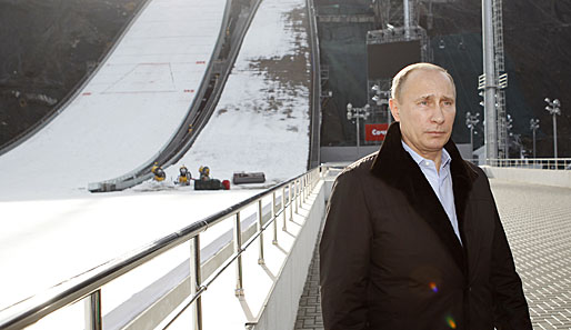 Der russische Präsident Wladimir Putin an der Skisprungschanze in Sotschi