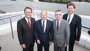 Hörmann, Scholz, De Maiziere und Hill (v.l.) wollen Hamburg für Olympia 2024 fit machen