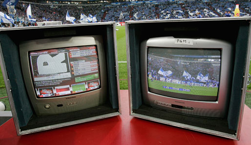 Tobias Hauke musste die EM-Spiele teilweise auf extrem kleinen Fernsehgeräten anschauen...
