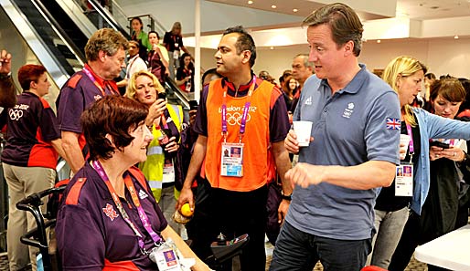 Auch der britische Premierminister David Cameron (r.) zeigt Interesse an den Paralympics