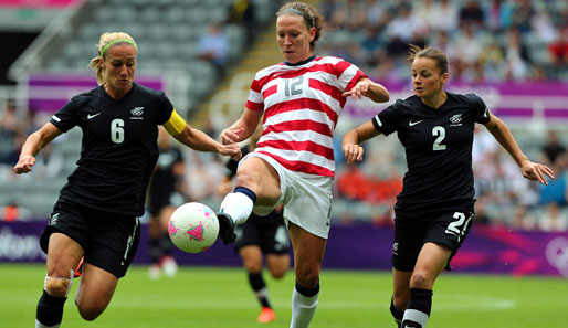 Lauren Cheney (M.) gewann mit der USA 2:0 gegen Neuseeland