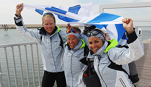 Die finnischen Damen jubeln über die Bronzemedaille