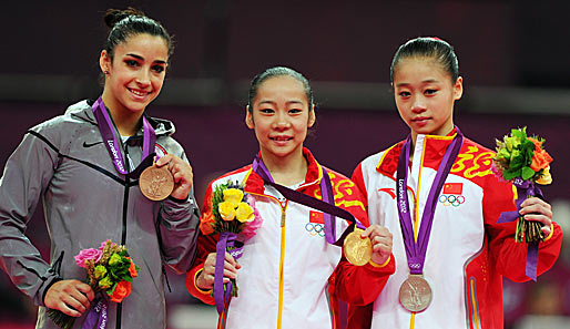Zweimal China vor den USA: Aly Raisman gratuliert den zwei Konkurentinnen aus Fernost