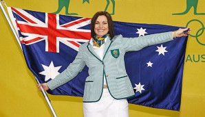 Anna Meares präsentiert stolz die australische Flagge