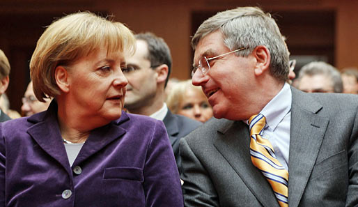 Angela Merkel (l.) und DOSB-Präsident Thomas Bach sind optimistisch