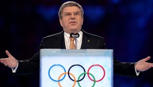Das IOC um Präsident Bach hebt die Suspendierung auf