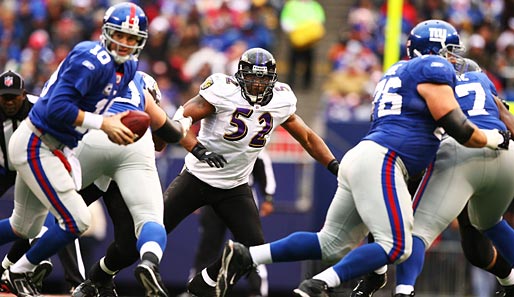 Quarterback Eli Manning (l.) warf gegen die Ravens 153 Yards