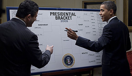 Die Tipps des Präsidenten: Barack Obama mit ESPN-Reporter und dem "Presidential Bracket"
