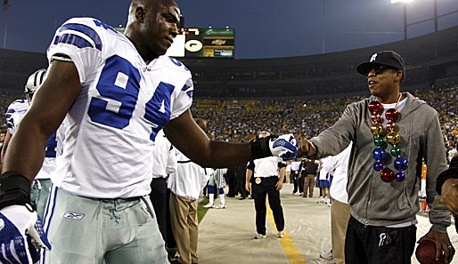 DeMarcus Ware (l.) von den Dallas Cowboys mit Jay-Z inklusive Christbaumschmuck-Kette