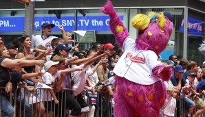 Slider - Cleveland Indians (MLB): Das nicht-rassistische Maskottchen der Indians - hallo, Chief Wahoo! - wurde selbstredend inspiriert durch Phillie Phanatic. Sein Name ist im Übrigen auch ein Breaking Ball