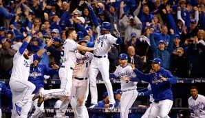 Die Kansas City Royals feiern den Sieg im ersten Spiel der 2015er World Series