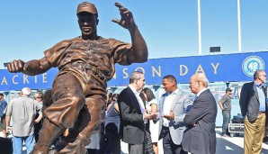 Um diesen historischen Moment zu würdigen, errichteten die Los Angeles Dodgers - einst in Brooklyn ansässig - eine Statue zu Ehren des einstiegen Second Baseman und National League MVP