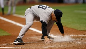 Yankees-Manager Joe Girardi flippte gegen die Rays völlig aus und wühlte im Dreck