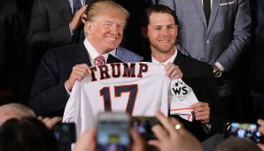 Trump fand in Reddick dann auch noch einen weiteren gut gelaunten Astros-Spieler für ein gemeinsames Foto.