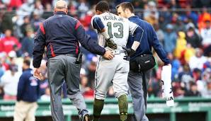 Ronald Acuna (M.) verließ das Spiel in Boston vorzeitig mit Rücken- und Kniebeschwerden.