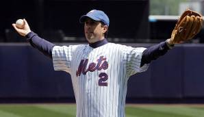 JERRY SEINFELD. Die amerikanische Comedy-Ikone ("Seinfeld") ist glühender Anhänger der New York Mets warf schon häufiger den zeremoniellen ersten Pitch im Shea Stadium und später CitiField.