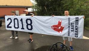 Fans der Boston Red Sox haben ein Division-Titel-Banner der Red Sox gefunden, bevor diese den Titel eingefahren haben.