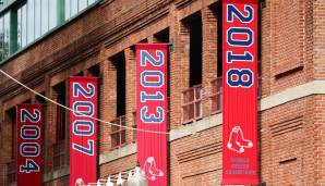 An der Außenfassade des ältesten Ballparks der MLB hängt mittlerweile sogar schon der jüngste World-Series-Banner.