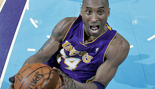 Kobe Bryant spielt bis 2014 bei den Los Angeles Lakers und kassiert dafür 90 Millionen Dollar