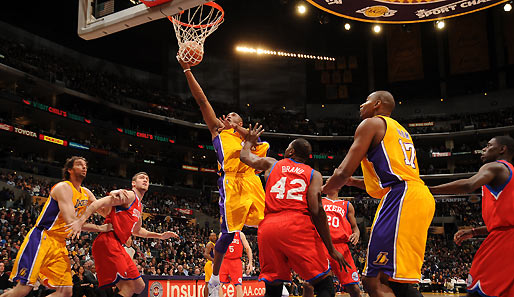 Die Los Angeles Lakers schrammten gegen die 76ers scharf an der nächsten Heimpleite vorbei
