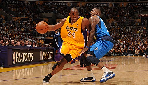 Lakers-Star Kobe Bryant (l.) denkt über einen Wechsel in die türkische Liga nach