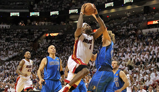 Ob LeBron James (M.) und Dirk Nowitzki (r.) dieses Jahr NBA spielen, ist noch unklar