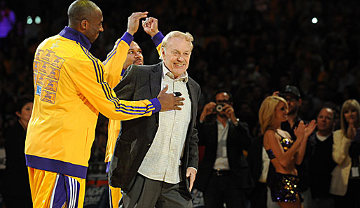Lakers-Boss Jerry Buss (r.) mit seinem Superstar Kobe Bryant