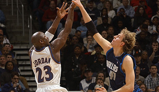 Dirk Nowitzki wurde die große Ehre zuteil, auf dem Basketballcourt auf Michael Jordan zu treffen