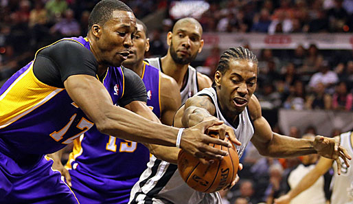Lakers-Center Dwight Howard (l.) erzielte gegen die Spurs ein Double-Double