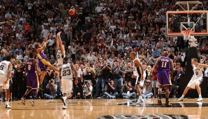 West Semis 2004, Lakers vs. Spurs: Derek Fisher gelang einer der berühmtesten Gamewinner der Playoff-Geschichte: Bei noch 0,4 Sekunden auf der Uhr bekam er den Ball und schleuderte ihn irgendwie durch die Reuse zur 3-2-Serienführung