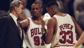 Phil Jackson (l.) holte als Head Coach sechs Meisterschaften mit Chicago