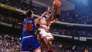 Platz 1: 1989 - In den vorigen Playoffs hatte Michael Jordan gegen Cleveland bereits "The Shot" produziert, nun machte er sie einfach schon wieder fertig: 54 Punkte zur Saisoneröffnung! Einfach gemein!