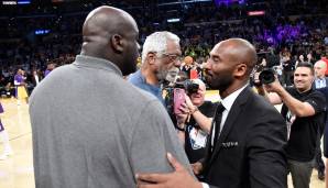 Zahlreiche NBA-Legenden wie hier Shaquille O'Neal und Bill Russell standen Schlange, um Kobe zu gratulieren