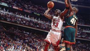 Platz 8: Chicago Bulls – 2. April bis 21. November 1996 (saisonübergreifend) – 13 Auswärtssiege am Stück (Bild: Michael Jordan).