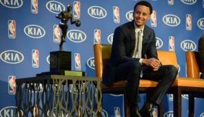 Curry ist der einzige Spieler der Geschichte, der den Dreier-Contest, den MVP-Award sowie die Meisterschaft in einer Saison gewonnen hat.
