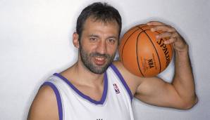 Widmen wir uns den Serben: Vlade Divac entwickelte sich sogar zum All-Star-Center (2001) und leitet heute die Geschicke der Sacramento Kings.
